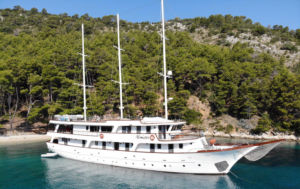 Family yacht charter - Almissa